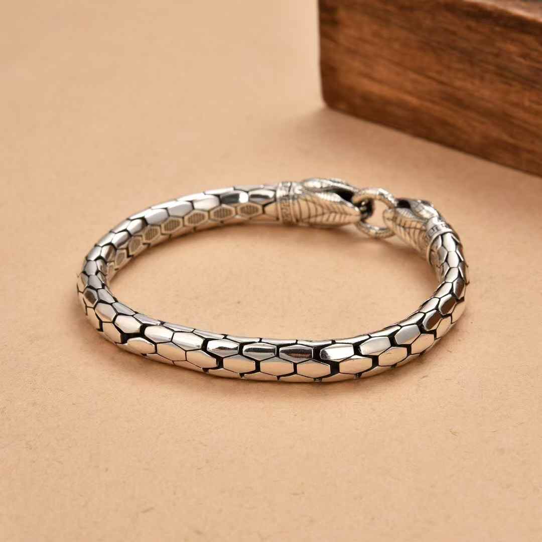 Hydra - Handcrafted Silver Bracelet