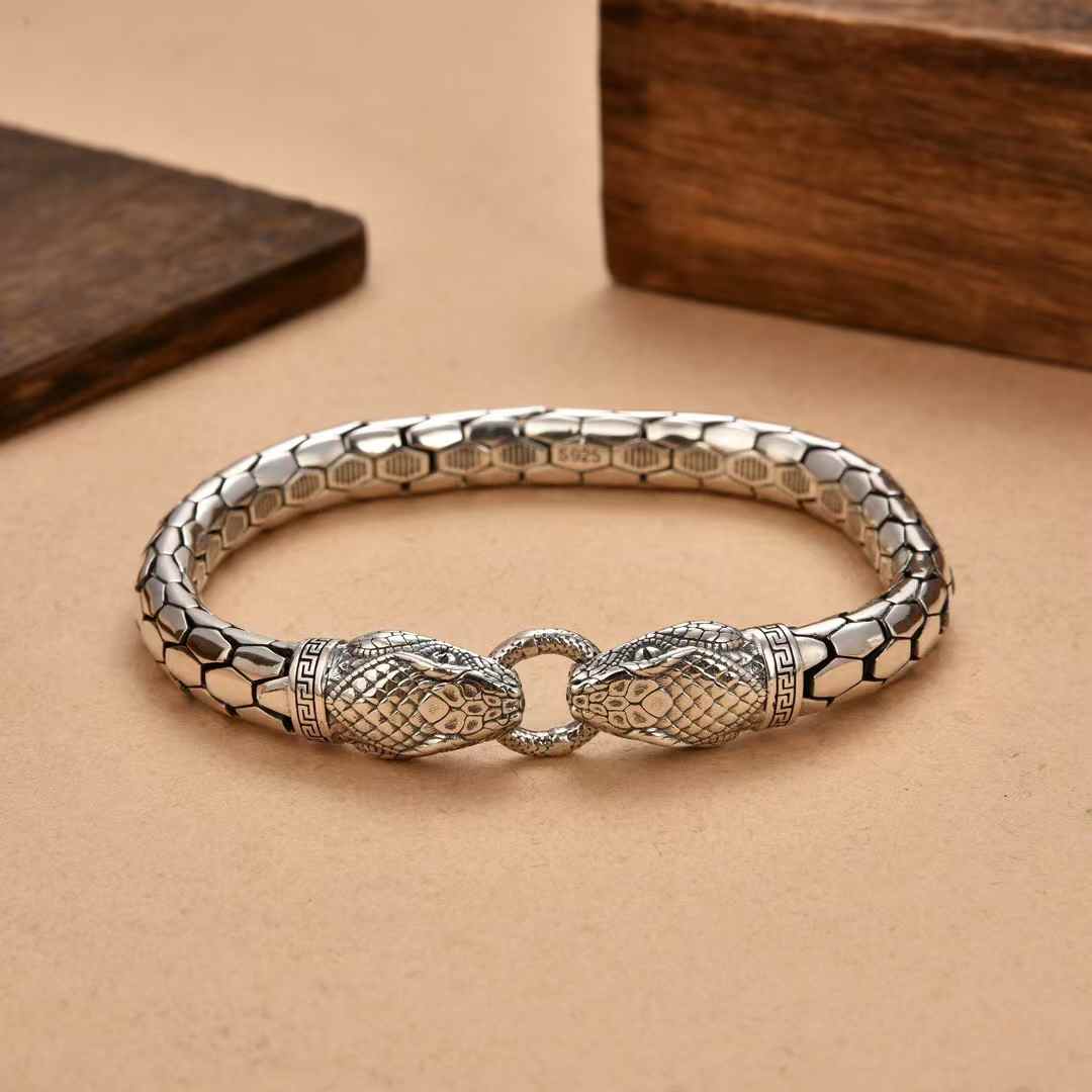 Hydra - Handcrafted Silver Bracelet