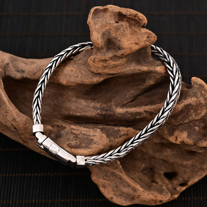 Zhuo - Retro Silver Bracelet