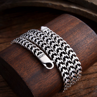Hirvon - V-Shaped Weave Silver Chain Necklace